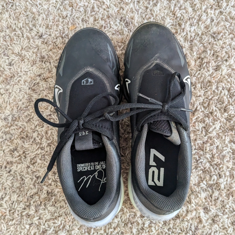 Nike Girl Softball Spikes-- Sz 7.5